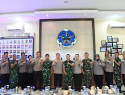 KAPOLRES BINJAI SILAHTURAHMI KE MAKO YONARHANUD11/WBY