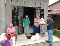 Satuan Sat Reskrim Polres Serdang Bedagai memberikan bantuan sosial dalam rangka membantu warga masyarakat yang kurang mampu