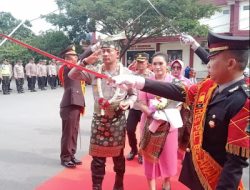 Acara pisah sambut ini Diawali dengan Penyambutan Kedatangan Kapolres Pelabuhan Belawan Yang Baru AKBP Josua Tampubolon, Didampingi Ny. Josua