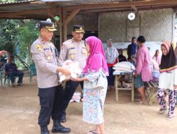 Polres Serdang Bedagai melalui Wakapolres melaksanakan giat pemberian bantuan sosial kepada warga pesantren dlm rangka Safari Ramadhan Polres Serdang Bedagai