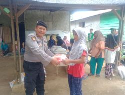 Polres Serdang Bedagai melaksanakan giat pemberian bantuan sosial kepada warga kurang mampu dlm rangka safari Ramadhan 1444 H Polres Serdang Bedagai