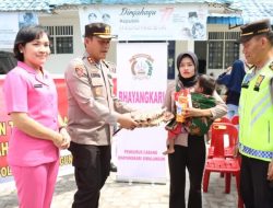 Kapolres Simalungun AKBP Ronald F.C Sipayung, S.H., S.I.K., M.H., dengan didampingi Ketua Bhayangkari Cabang Simalungun Ny.Erika Ronald Sipayung., kembali melaksanakan kegiatan PMT(Pemberian Makan Tambahan) Tahap Dua