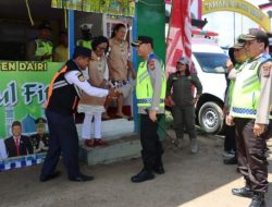 Kapolres Dairi, AKBP Wahyudi Rahman memotivasi personel Pos Pengamanan (Pospam) dan Pos Pelayanan (Posyan) Operasi Ketupat Toba-2023