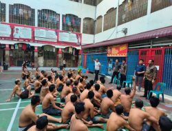 JAGA TUBUH TETAP FIT, WARGA BINAAN RUTAN LABUHAN DELI LAKUKAN SENAM SORE