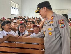 Program Police Goes To School, Bhabinkamtibmas Polres Dairi Terapkan Polisi Mengajar dengan Metode Gasing