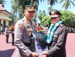 Kapolres Mandailing Natal (Madina) pimpin Upacara Wisuda Purna Bhakti Kapolsek Panybungan Selatan Kompol Subagya, S.H di lapangan