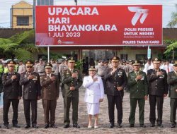 Bupati Karo, Cory Sriwaty Sebayang Pimpin Upacara Peringatan HUT Bhayangkara ke-77 Yang Digelar Di Mapolres Tanah Karo