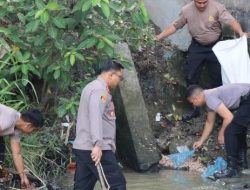 Polri Peduli lingkungan, Polresta Deli Serdang Bersihkan Sampah di Sekitaran Sungai Malinda