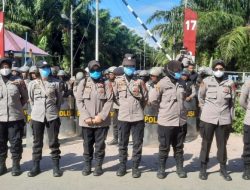 Puluhan Personel Polres Mandailing Natal melaksanakan Pengamanan Terhadap Aktivitas Kebun PT. Rendi Permata Raya (RPR)