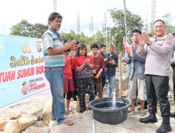 Bentuk Kepedulian Polres Humbahas Peduli, Pembuatan dan Pemberian Sumur Bor pada Warga Desa Tapian Nauli, Lintong Ni Huta