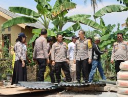 Kapolres Sergai Menyerahkan Bantuan Korban Terdampak Puting Beliung Kec.Tanjung Beringin