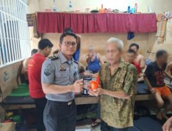 Rutan Labuhan Deli Berikan Bantuan Susu Kepada Warga Binaan Lansia