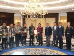 Tangkap Buronan Chaowalit Polri Dari Ditkrimum Polda Sumut Terima Penghargaan Dari PM Thailand