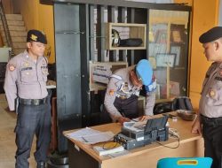 Subsatgas Propam Polres Langkat OMP Toba 2024 Laksanakan Pengawasan Personel di KPU dan Bawaslu