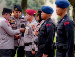 Kapolda Sumut Irjen Whisnu Hermawan Hadiahi Pin Emas kepada Kompol Pandu Winata, Ini Prestasinya
