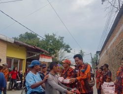 PAC & Ranting PP Pancur Batu Bagikan Ratusan Takjil kepada Warga Pengguna Jalan Desa Baru