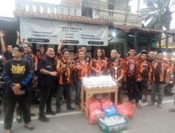 Ketua PAC Pemuda Pancasila D.K Perumnas Simalingkar Dan Jajaran Berbagi Takjil Di Jl Kapiten Purba