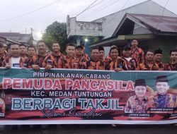 Hari Ke-4 Ketua PAC PP Medan Tuntungan Sempurna Sembiring Bersama Ketua Ranting Kel Namo Gajah Taruna Sinulingga Gelar Aksi Bagi Takjil Di Bulan Suci Ramadhan
