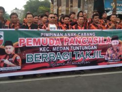 Hari ke-5 Berkah Ramadhan, Ketua PAC Medan Tuntungan Berbagi Takjil Gratis Di Simpang Rs Adam Malik
