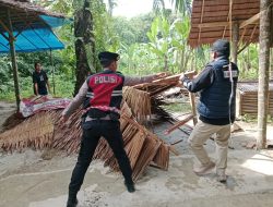 Tim Gabungan Melakukan Penggerebekan Judi Jenis Sabung Ayam