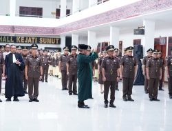 Pimpin Pelantikan Dan Serah Terima Pejabat Utama Di Kejaksaan Tinggi  Sumatra Utara