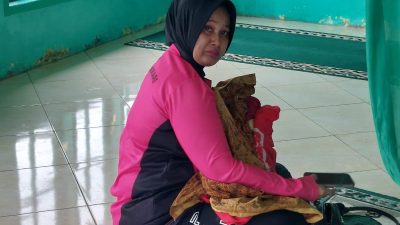 Naluri Seorang Ibu: Aksi Mulia Bhayangkari Tapsel Susui Bayi Korban Longsor Bikin Terenyuh