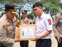 Polres Sergai Serahkan Bingkisan Natal kepada Personel Polri, Wakapolres : Selamat Natal dan Tetap Semangat Melayani Masyarakat