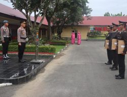 Upacara Kenaikan Pangkat Pengabdian Dan Pelepasan Personil Purnabakti Dengan Tradisi Kepolisian