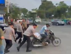 Sigap Dan Humanis Kapolres Binjai Bantu Dorong Betor Mogok