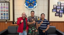 Ketua DPW FRN Roy Nst Bersama Sekjen DPW APPI SUMUT Leo Wijaya Silahturahmi Letkol Arh. Ronald Ginomgom Simatupang Arhanud 11/WBY.