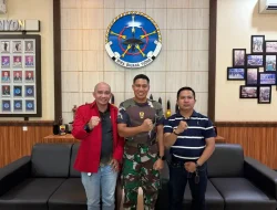 Ketua DPW FRN Roy Nst Bersama Sekjen DPW APPI SUMUT Leo Wijaya Silahturahmi Letkol Arh. Ronald Ginomgom Simatupang Arhanud 11/WBY.