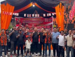 Hadiah Uang Tunai Kibarkan bendera Merah Putih Dan Pemuda pancasila Medan Barat Rp1 Juta Warnai Lomba Panjat Pinang